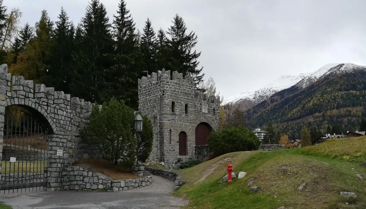 Un Nido Nella Torre Del Castello Apartment Ponte Di Legno 0*,  Italy